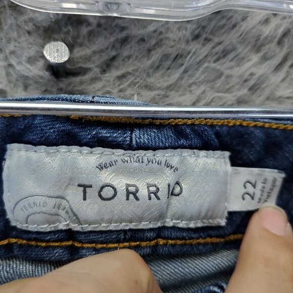 Torrid Shorts Womens 22 Blue Distressed Frayed Hem Denim Casual Stretch Jorts - Picture 2 of 11